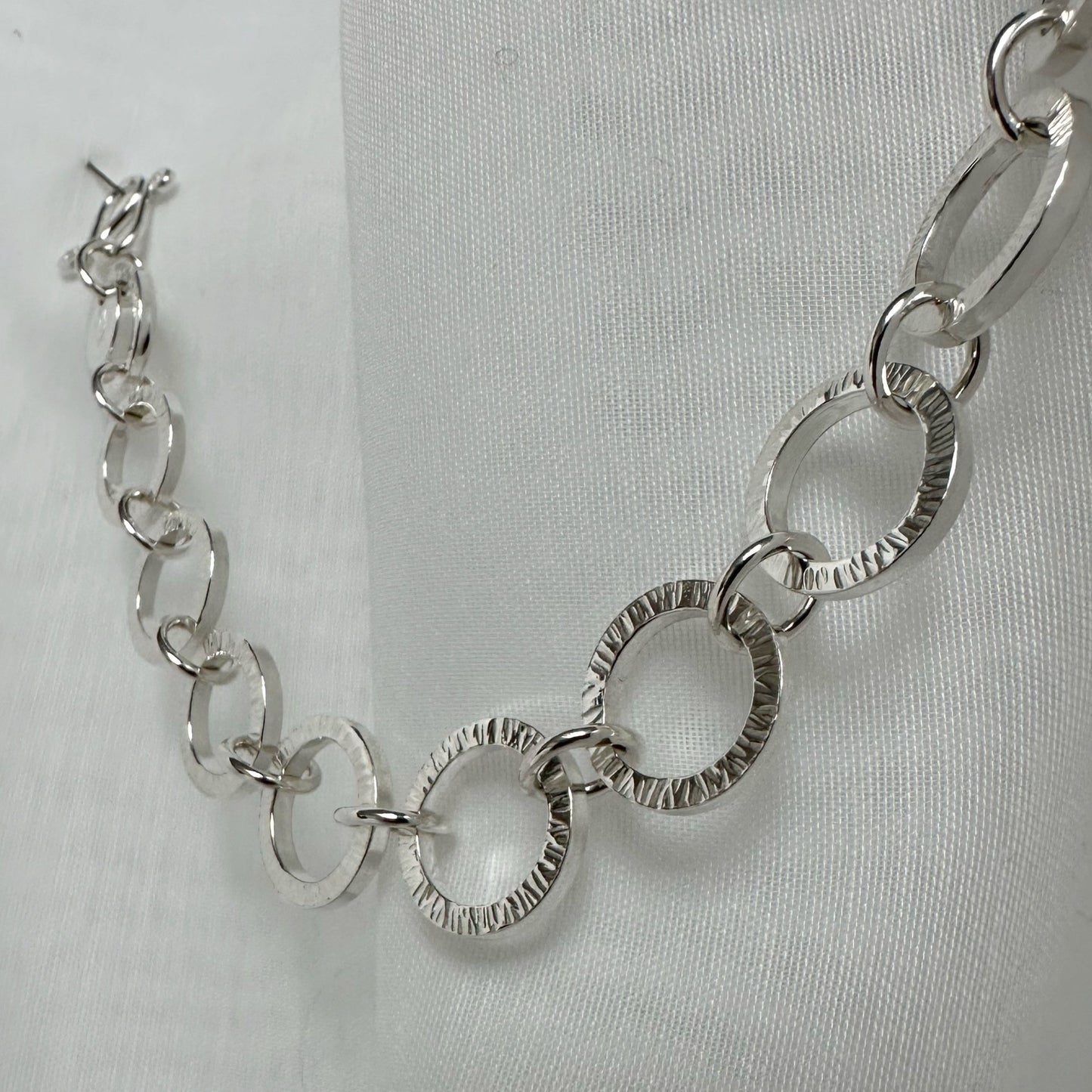 CALEDONIAN LINKS Chunky Chain Textured Bracelet