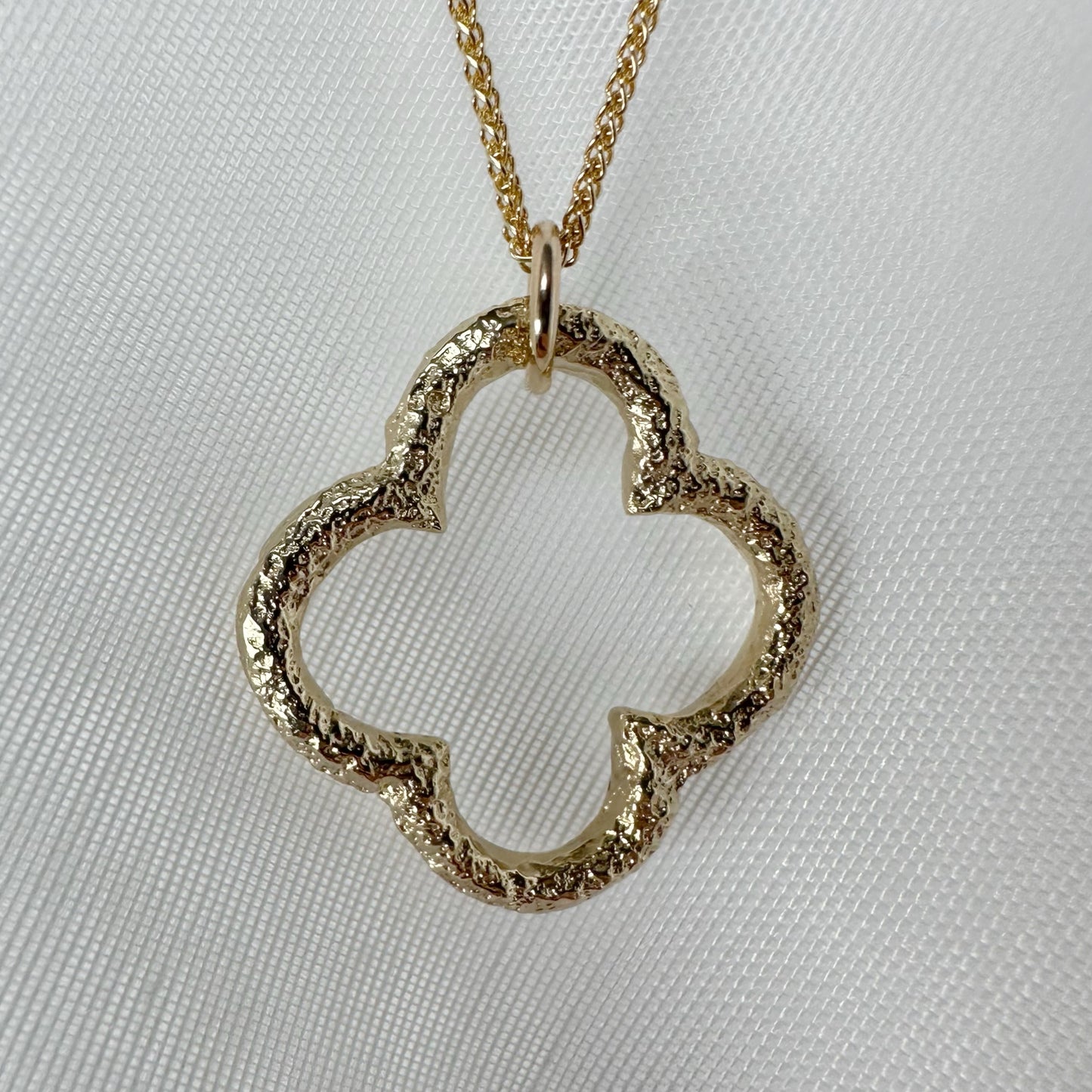 850 9ct Yellow Gold Pendant
